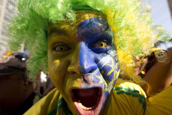 Poxa, eu sou brasileiro assisto futebol desde os 5 anos de idade, como não iria ganhar dinheiro com isso? Poxa, eu sou brasileiro assisto futebol desde os 5 anos de idade, como não iria ganhar dinheiro com isso?